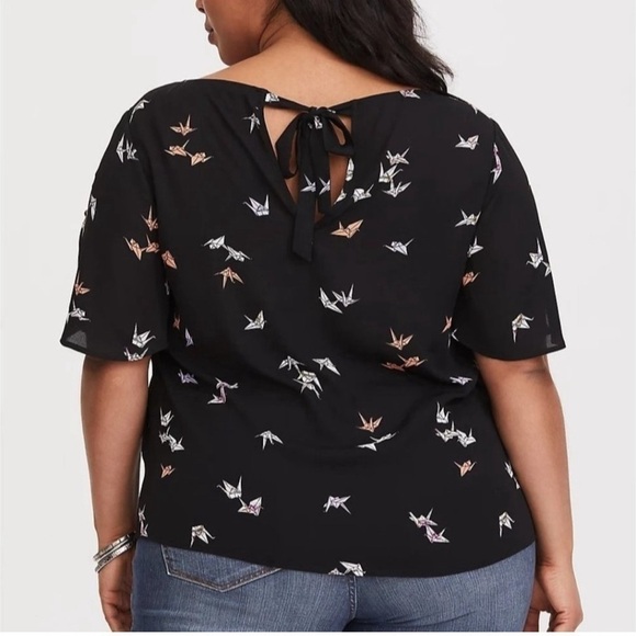 Torrid BLACK CRANE GEORGETTE BOW BACK BLOUSE - Picture 2 of 7